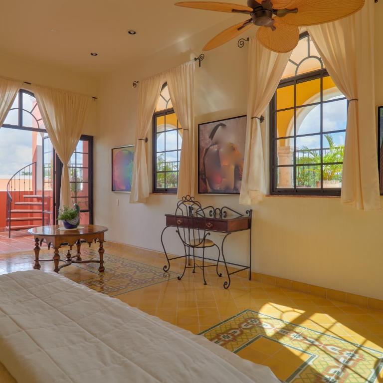 Casa Oasis Guest House and Spa - Queen Room with Balcony - 7