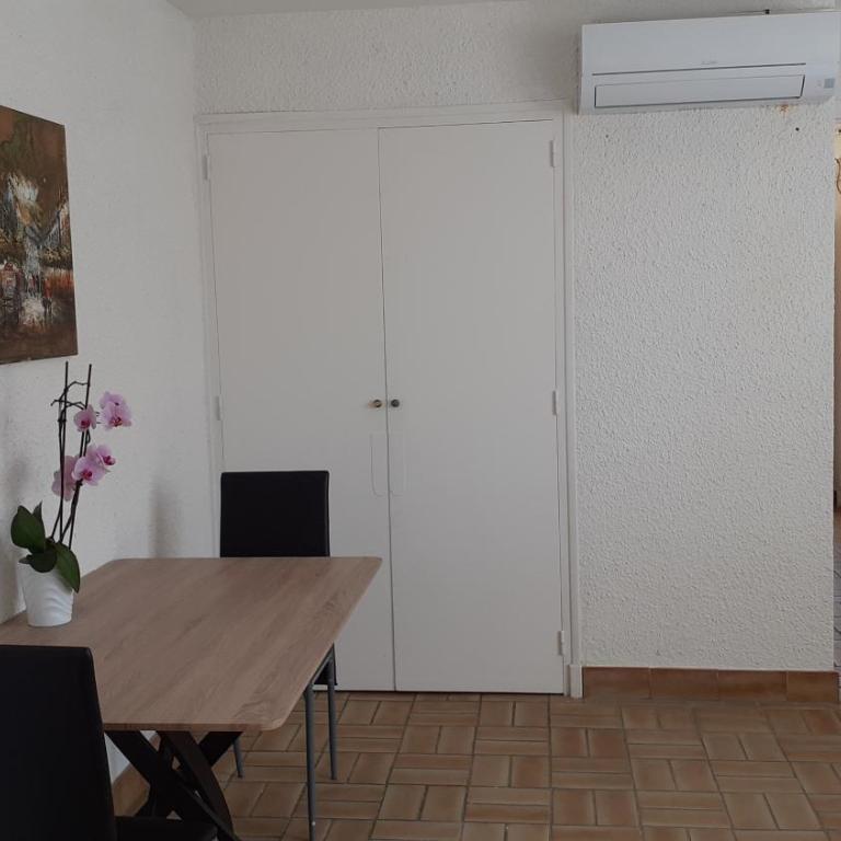 La Marina - One-Bedroom Apartment - 8