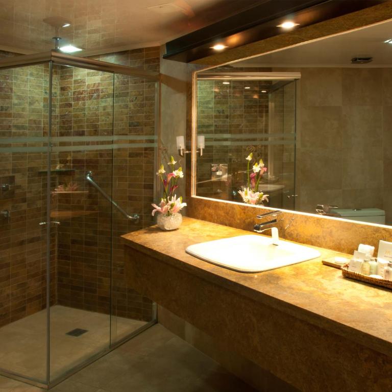 Mercure Alameda Quito - Suite Deluxe con cama extragrande - 2