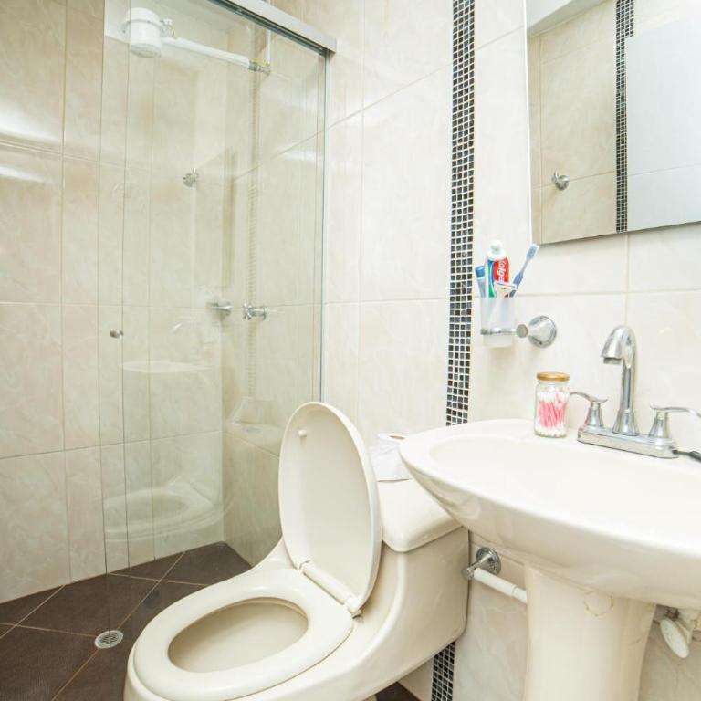 Descansa y Explora Habitación Privada en Medellín C - Habitación Doble - 12