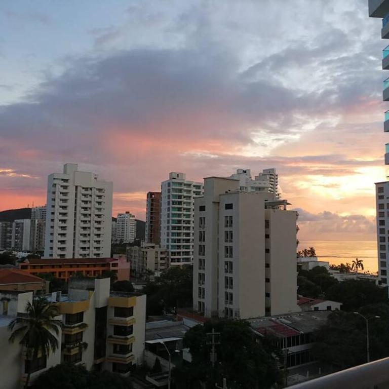 Apartamento con piscina cerca al mar Amoblado Rodadero Sur - Apartamento de 2 dormitorios - 19