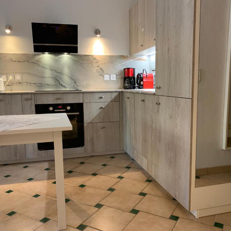 Les Lavandiers appartement rénové totale avec climatisation - Apartment mit 2 Schlafzimmern - 39