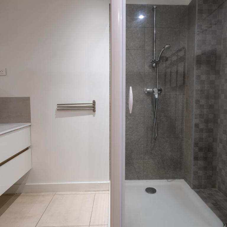 Esprit Loft & Club proche embarcadère Corse Mayol Port Centre historique - Appartement 1 Chambre - 7