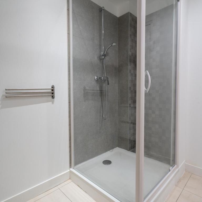 Esprit Loft & Club proche embarcadère Corse Mayol Port Centre historique - Appartement 1 Chambre - 19