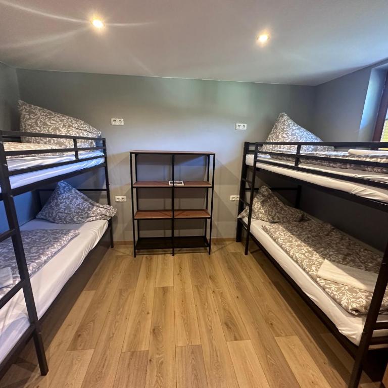 Haus Tirol - Vierbettzimmer - 2