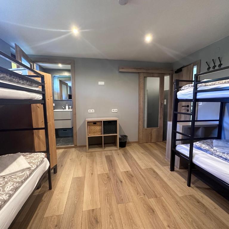 Haus Tirol - Vierbettzimmer - 1