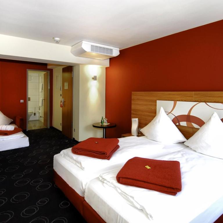 Hotel Central - Camera Matrimoniale con Divano-Letto - 5