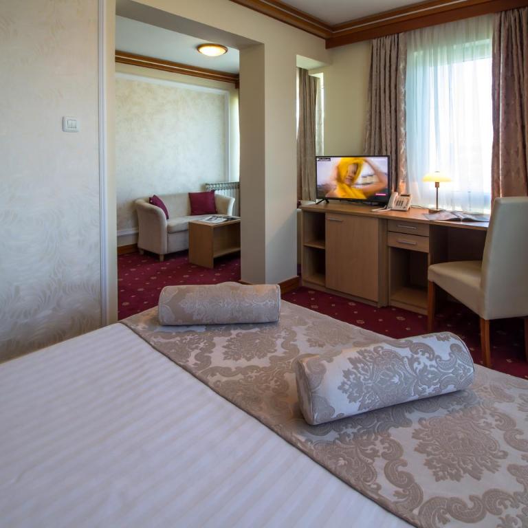 Hotel Cezar Banja Luka - Superior Dvokrevetna Soba sa Bračnim Krevetom - 6
