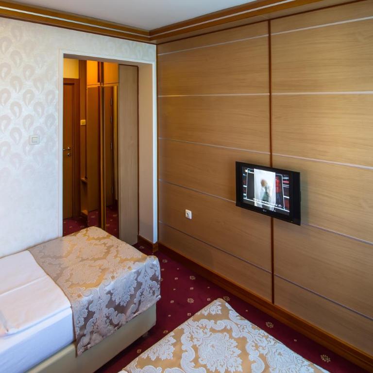 Hotel Cezar Banja Luka - Dvokrevetna Soba sa Zasebnim Krevetima - 4