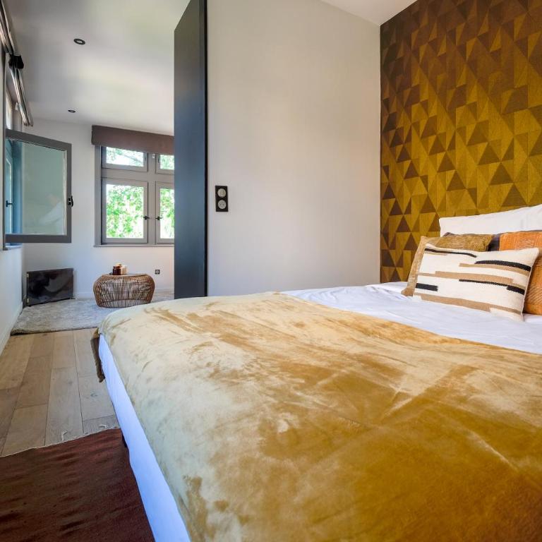 HONORÊ SUITE VUE SAONE - One-Bedroom Apartment - 1