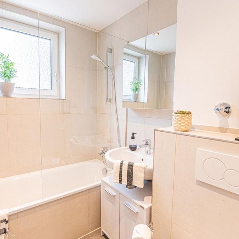 Arbio I Cozy Apartment Augsburg-Göggingen - Suite Deluxe con 2 Camere da Letto - 7
