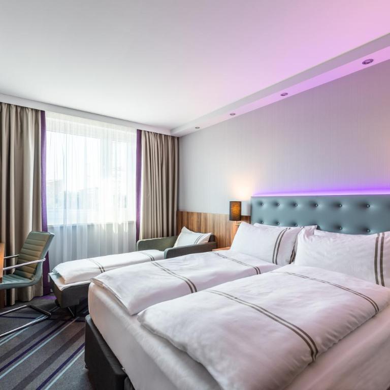 Premier Inn Nürnberg City Centre - Standard Dreibettzimmer - 1