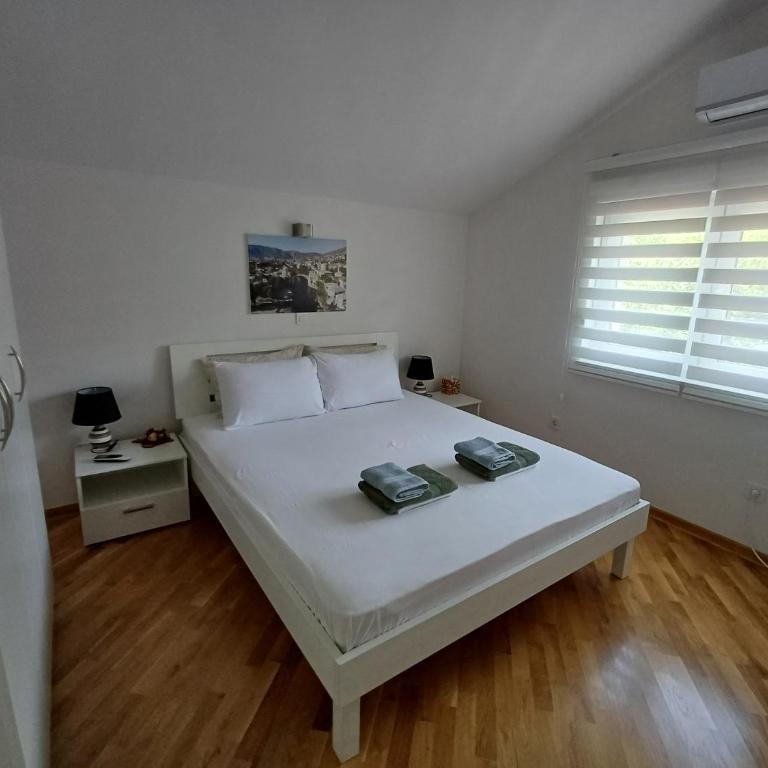 Villa Tamara with garden and river view - free private parking & garage - Villa with Garden View - 9