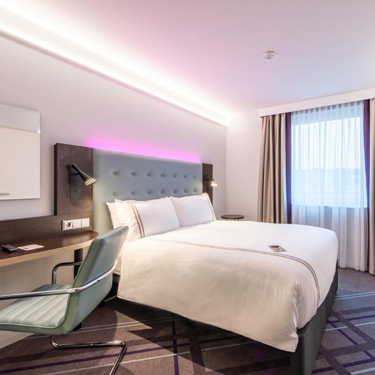 Premier Inn Nürnberg City Nordost - Standard Doppelzimmer - 1