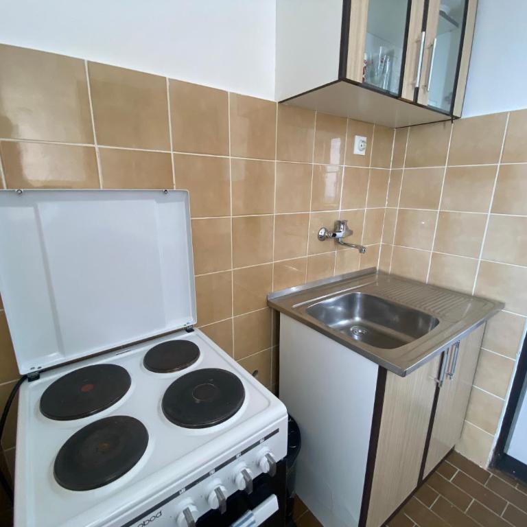 Two-bedroom apartment with parking and sea view - Two-Bedroom Apartment with Balcony and Sea View - 11