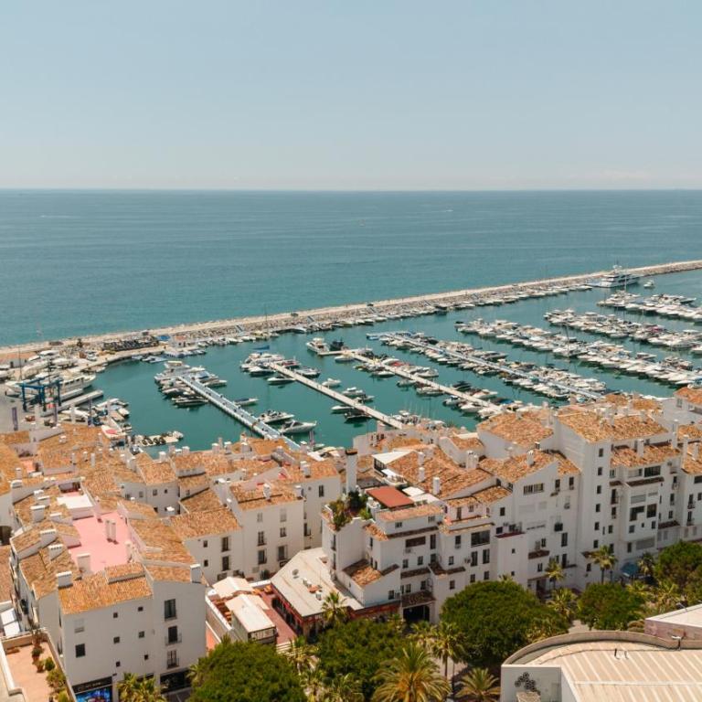 Vacation apartment with private parking in Puerto Banús - Apartamento de 2 dormitorios - 12
