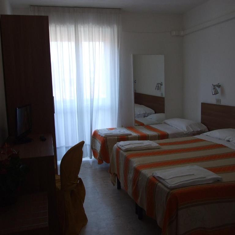 Hotel Derna - Camera Tripla - 1