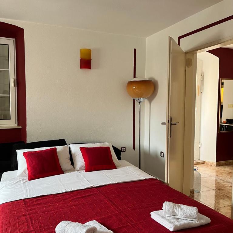 Hidden Gem Studio Apartment - One-Bedroom Apartment - 18