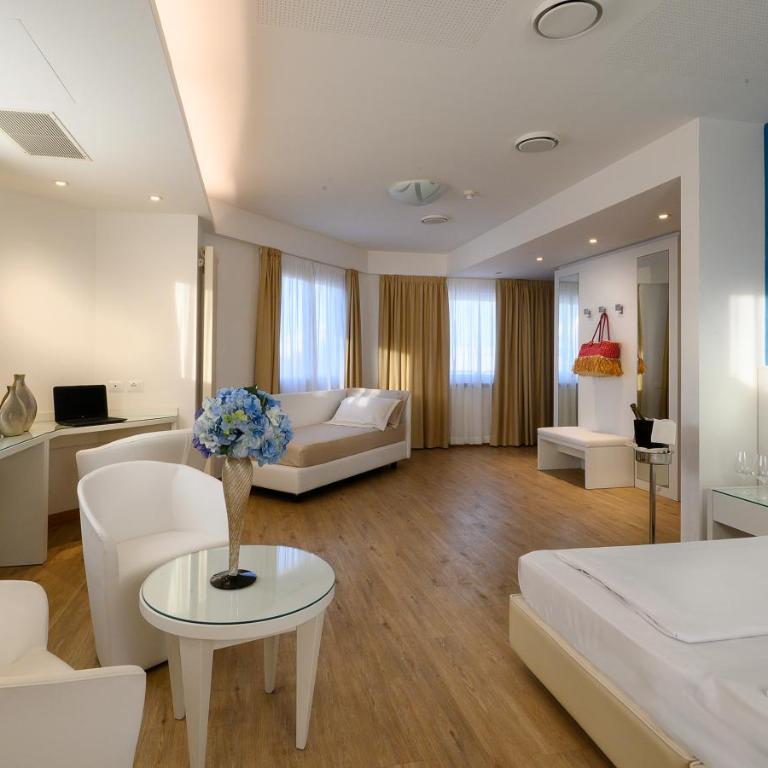 Grand Hotel Playa - Superior Doppel-/Zweibettzimmer mit seitlichem Meerblick - 11