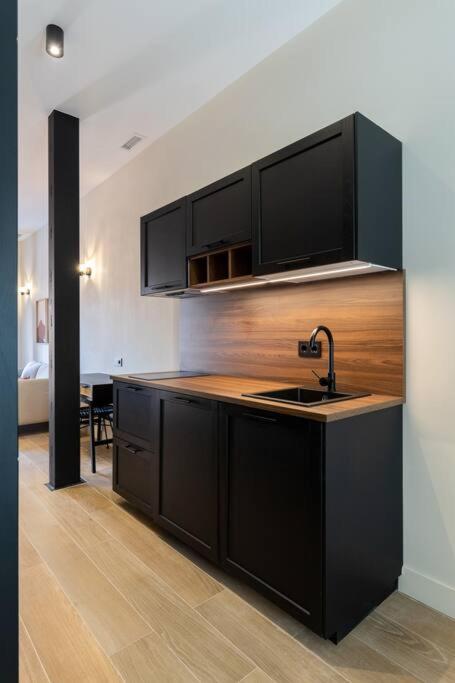 Amplio y cómodo apartamento cerca Plaza Castilla - Apartamento de 2 dormitorios - 25