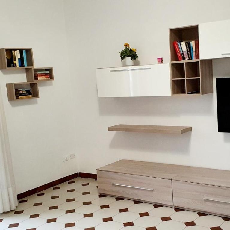 Casa Iris - Appartamento con 2 Camere da Letto e Balcone - 1