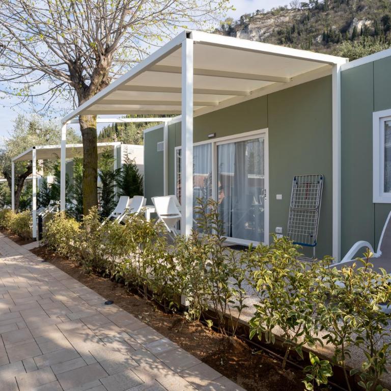 La Rocca Camping Village - Casa Mobile Familiare con 3 Camere da Letto - 12