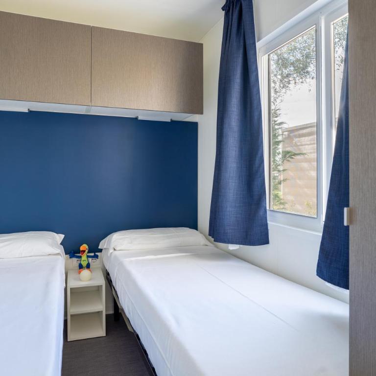 La Rocca Camping Village - Casa Mobile Familiare con 3 Camere da Letto - 9