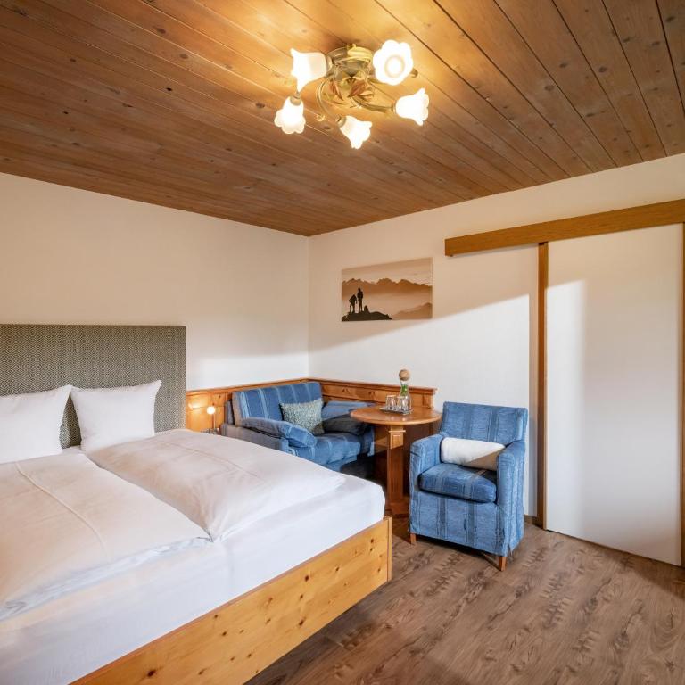 Pension Zillertal - Doppelzimmer mit Balkon - 8
