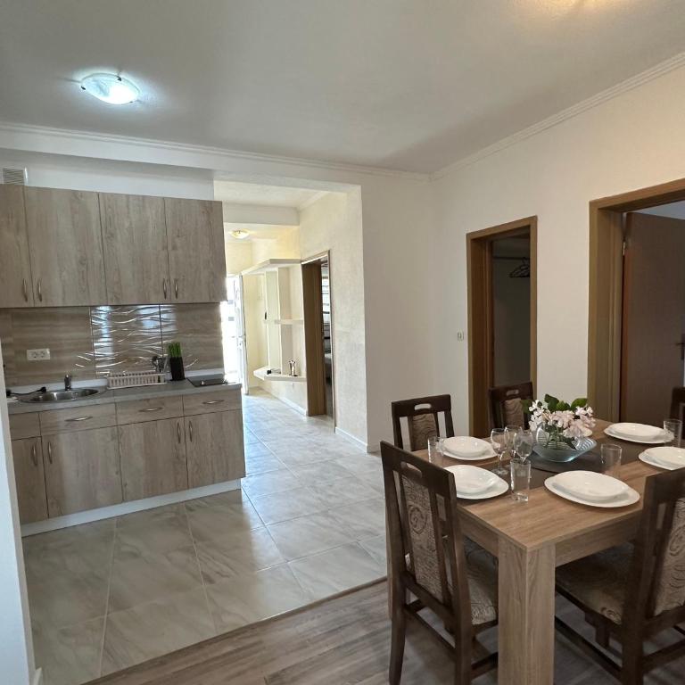 Apartmani Sunce - Three-Bedroom Apartment - 13