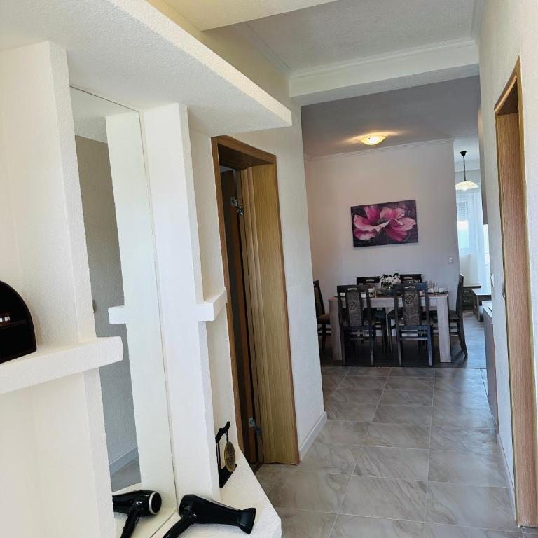Apartmani Sunce - Three-Bedroom Apartment - 9