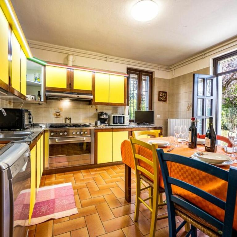 Villa Lago Groundfloor Lakefront Beach Garden Bike&Boat& Scooter Lake Como - Appartamento con 2 Camere da Letto - 14