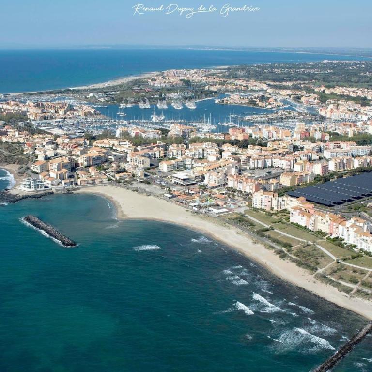 T3 CLIMATISE 40m2 Piscine Parking PRIVE 2 Chambres Secteur falaises 50 m de la plage Proche centre-port 4 Personnes - Double Room - 2
