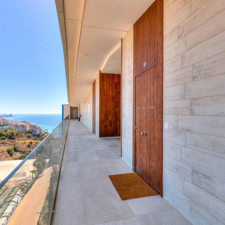 Stunning luxurious penthouse with panoramic views. - Three-Bedroom Apartment - 15