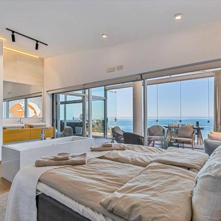 Stunning luxurious penthouse with panoramic views. - Three-Bedroom Apartment - 19
