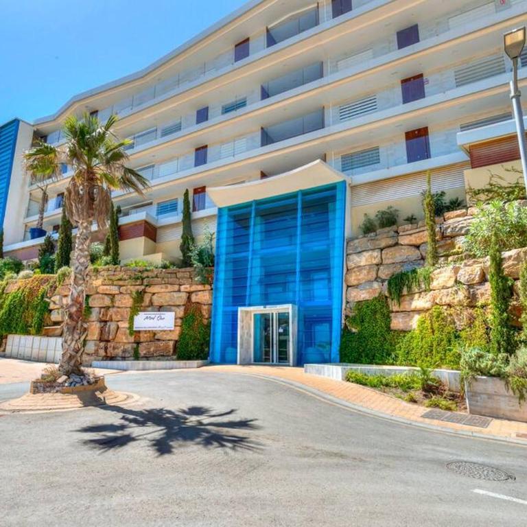 Stunning luxurious penthouse with panoramic views. - Three-Bedroom Apartment - 25