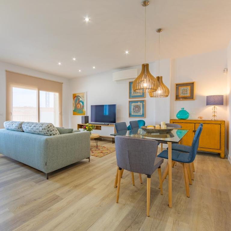 Quiet and elegant with terrace and pool - Apartamento de 2 dormitorios - 54