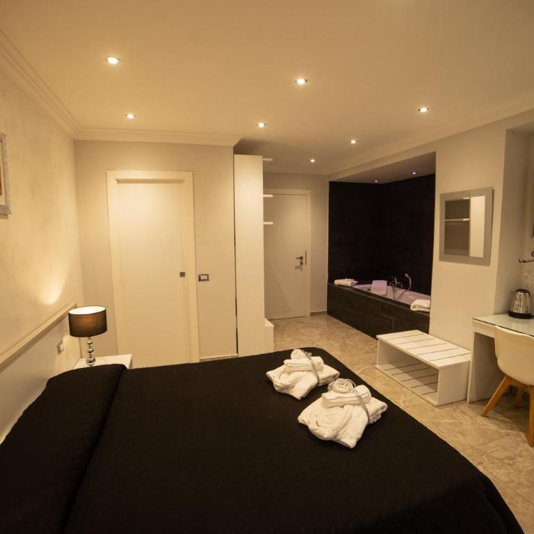 Tropea Luxury & Charm - Suite with Spa Bath - 8