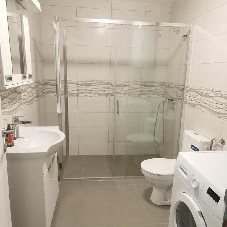 T lux apartman - Two-Bedroom Apartment - 12