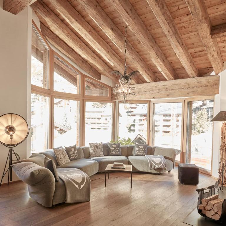 Firefly Luxury Suites - Chalet Suite - 2