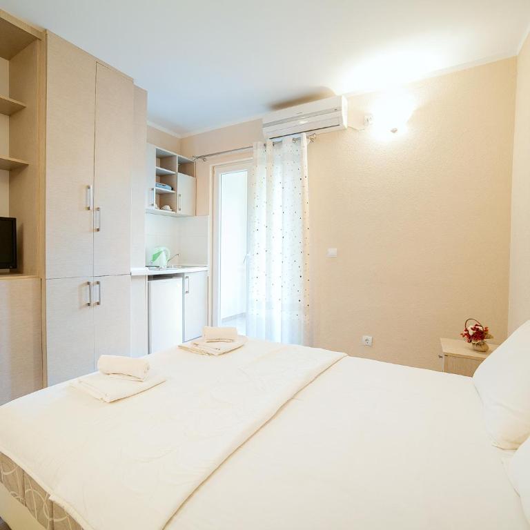 Pansion Nobel - Triple Studio with Balcony and Side Sea View - 10
