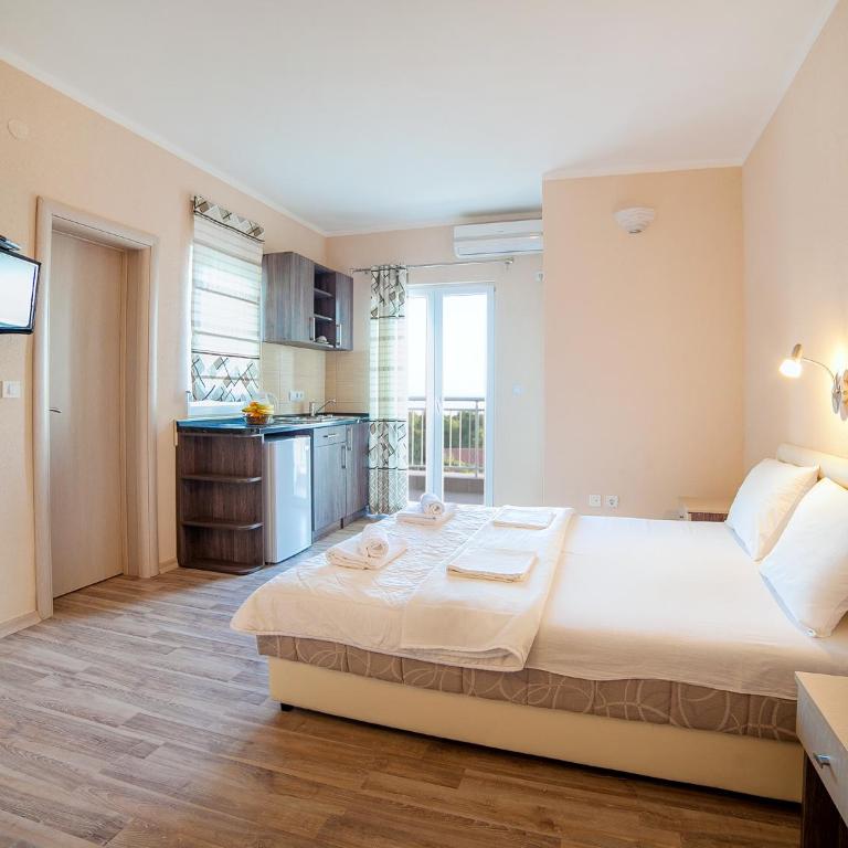 Pansion Nobel - Triple Studio with Balcony and Sea View - 6
