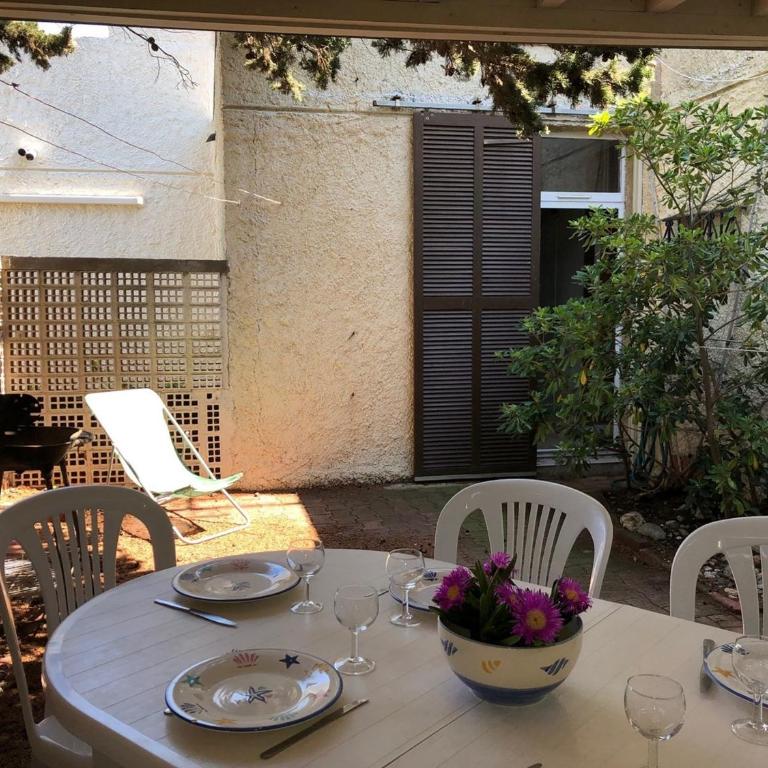 Villa T4 pour 8 pers. à 350m de la plage avec 3 terrasses, parking privé et équipements complets - FR-1-81-415 - Villa - 1