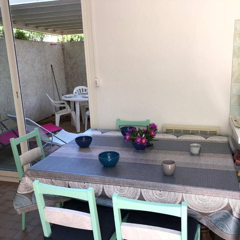 Villa T4 pour 8 pers. à 350m de la plage avec 3 terrasses, parking privé et équipements complets - FR-1-81-415 - Villa - 10