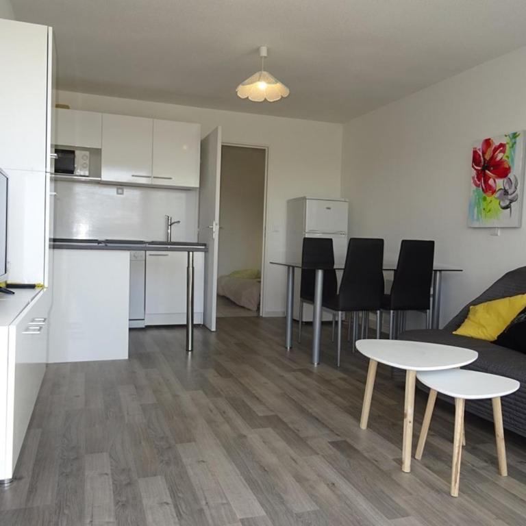 Palavas-les-Flots : T2 cabine climatisé en RDJ avec piscine et parking, à 400m de la plage - Appartement 1 Chambre - 2