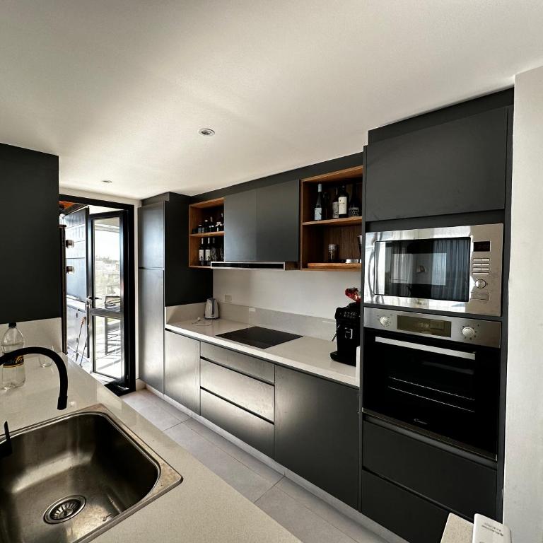 Increíble apartamento en barrio cerrado con salida al río ! - Apartamento de 2 dormitorios - 30