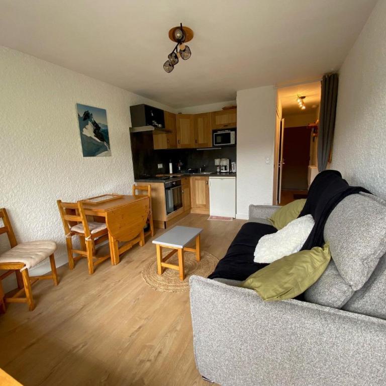 Studio cosy avec balcon, 2 nuits - La Clusaz, proche Bossonnet et pistes, parking inclus - FR-1-459-206 - Estudio - 2
