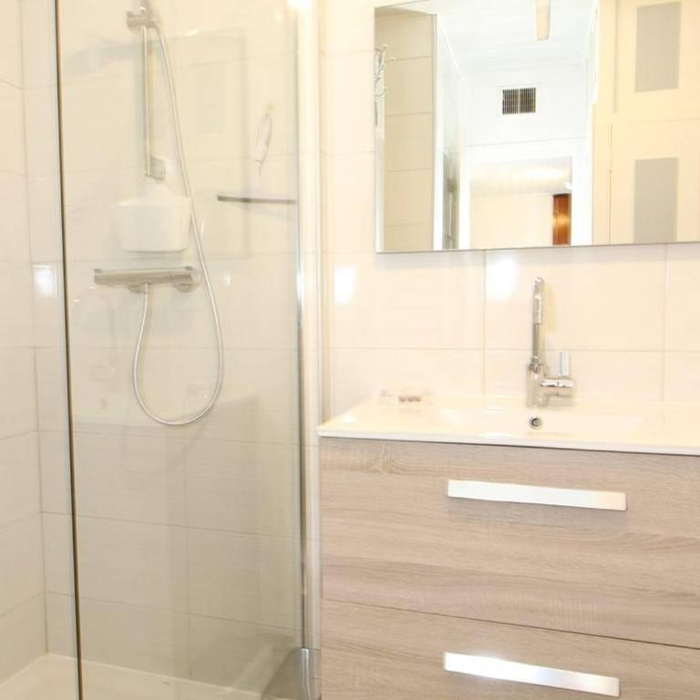 Bel Appartement T2 avec Loggia à 2 Min des Thermes, Wi-Fi, Classé 2 Étoiles - FR-1-553-211 - Apartment - 14
