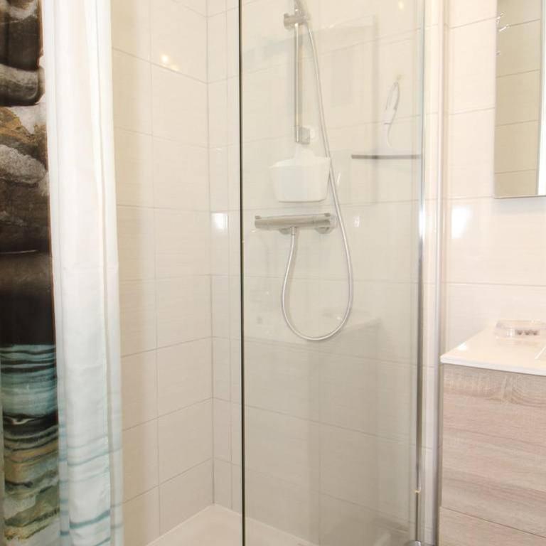 Bel Appartement T2 avec Loggia à 2 Min des Thermes, Wi-Fi, Classé 2 Étoiles - FR-1-553-211 - Apartment - 15