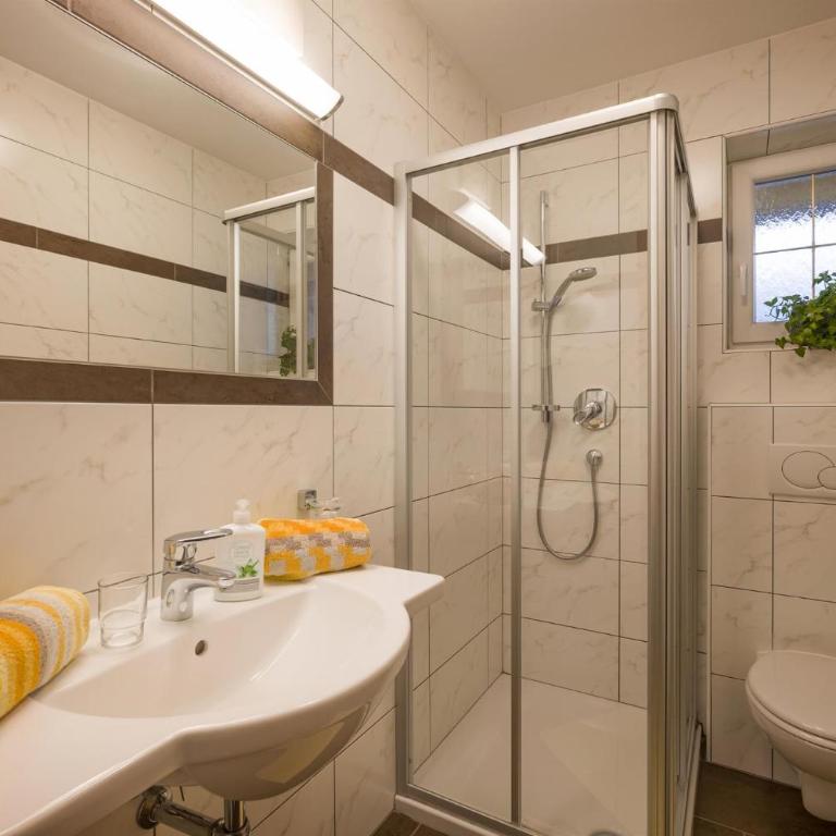 Schmezlhof - Three-Bedroom Apartment with Shower - 5