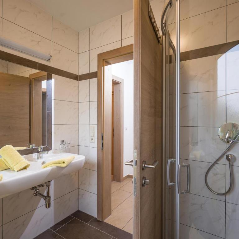 Schmezlhof - Three-Bedroom Apartment with Shower - 6